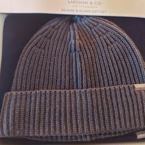 NWT Mens Larssen & Co beanie and scarf set